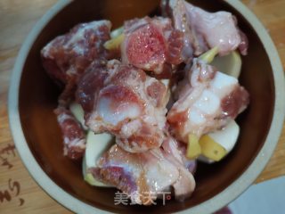 芋头蒸排骨的做法步骤：3