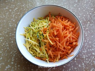 胡萝卜南瓜鸡蛋饼的做法步骤：1