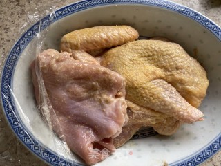 盐焗猪肚鸡的做法步骤：1