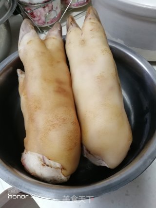 豌豆猪手汤的做法步骤：1