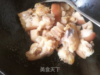 酸甜猪蹄炖秋藕的做法步骤：5