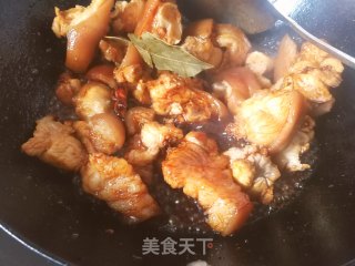 酸甜猪蹄炖秋藕的做法步骤：6