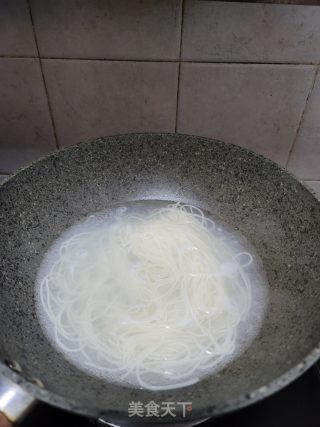 番茄鸡蛋面的做法步骤：2
