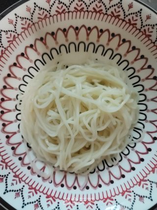 番茄鸡蛋面的做法步骤：3