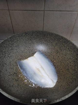 香煎虱目鱼肚的做法步骤：2