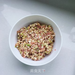 西葫芦酸汤饺子的做法步骤：1