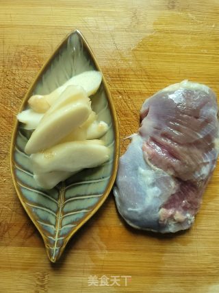 腌酸姜炒鸭肉丝的做法步骤：1
