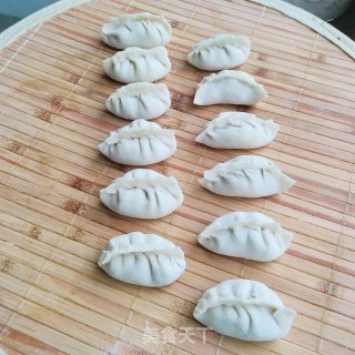 猪肉、西葫芦煎饺的做法步骤：4