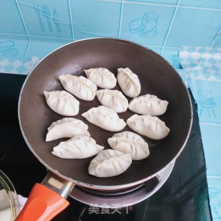 猪肉、西葫芦煎饺的做法步骤：5