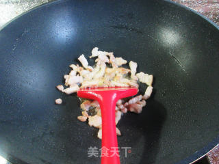 五花肉洋葱炒毛豆的做法步骤：4