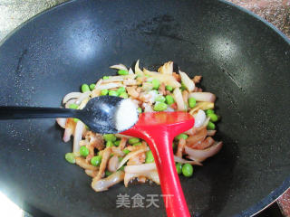 五花肉洋葱炒毛豆的做法步骤：11