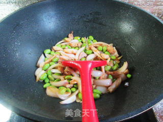 五花肉洋葱炒毛豆的做法步骤：12