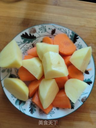胡萝卜土豆烧排骨的做法步骤：7