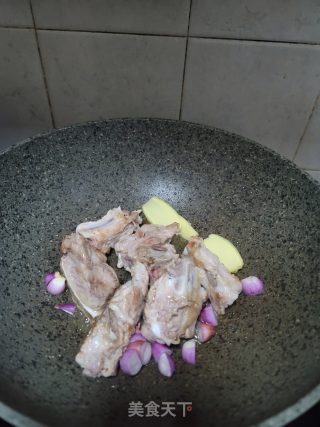 胡萝卜土豆烧排骨的做法步骤：10