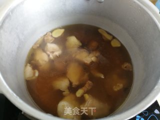 人参香菇炖鸡汤的做法步骤：5