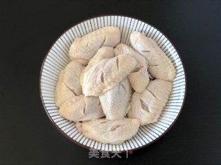 酥脆烤翅的做法步骤：1