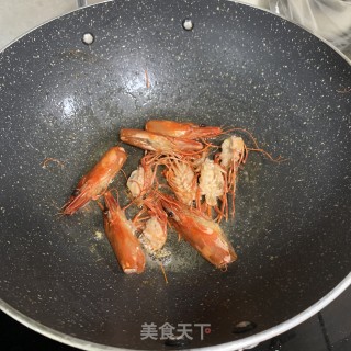 虾头补钙蔬菜汤的做法步骤：1