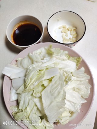 醋溜白菜梗的做法步骤：1
