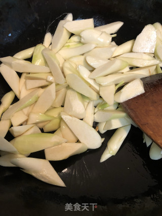 糖醋茭白的做法步骤：2