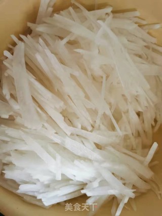 手打肉丸萝卜汤的做法步骤：1