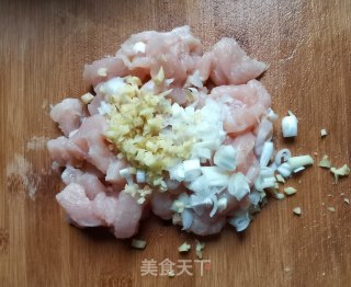 西红柿鸡肉丸的做法步骤：2