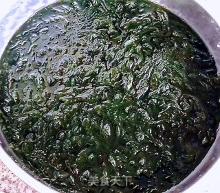 下锅鲜肉豆腐蛋花羹的做法步骤：2