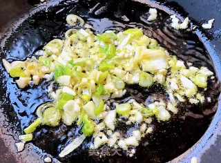 下锅鲜肉豆腐蛋花羹的做法步骤：7