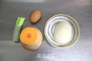 鸡蛋南瓜饺子的做法步骤：1