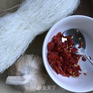 蒜蓉粉丝蒸虾的做法步骤：2