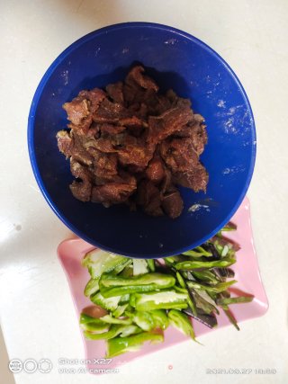 青椒扁豆炒牛肉的做法步骤：1