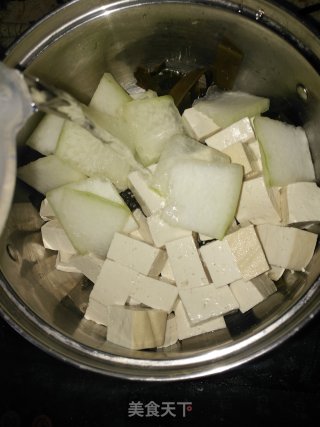 减脂晚餐：冬瓜海带豆腐汤的做法步骤：5