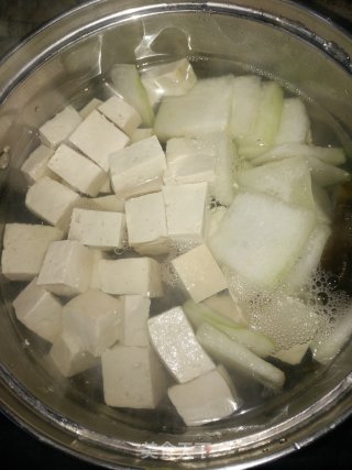 减脂晚餐：冬瓜海带豆腐汤的做法步骤：7