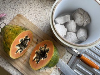 木瓜炖海螺肉汤的做法步骤：2