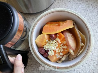 木瓜炖海螺肉汤的做法步骤：3