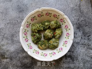 虾皮丸子鸡蛋汤的做法步骤：2