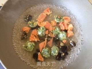 虾皮丸子鸡蛋汤的做法步骤：8