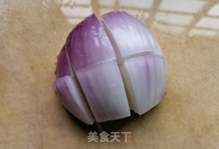洋葱木耳拌海参的做法步骤：1