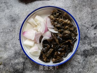 洋葱木耳拌海参的做法步骤：7
