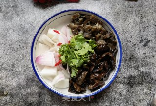 洋葱木耳拌海参的做法步骤：8