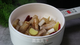 白萝卜烧肉的做法步骤：2