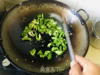 青椒炒鸡蛋的做法步骤：6