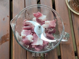 海参蒸肉饼，鲜嫩多汁巨好吃！的做法步骤：2