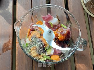 海参蒸肉饼，鲜嫩多汁巨好吃！的做法步骤：3