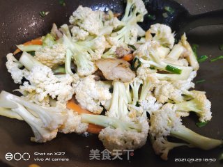 肉片炒花菜的做法步骤：3