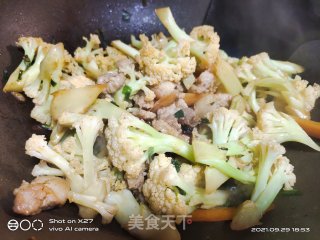 肉片炒花菜的做法步骤：7