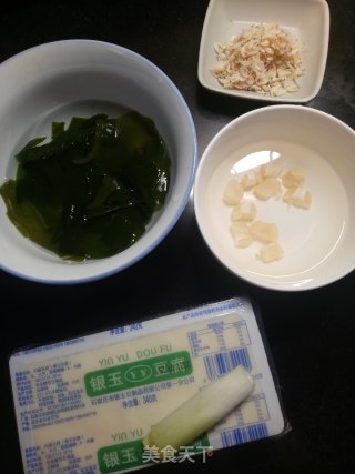 裙带菜豆腐汤的做法步骤：1