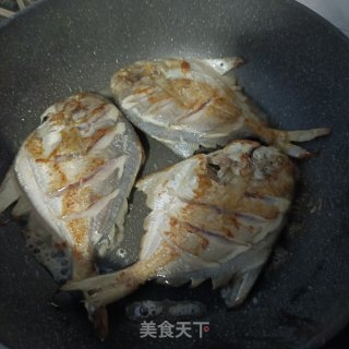 煎银鲳鱼的做法步骤：6