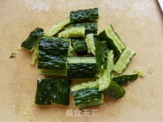 黄瓜洋葱拌海参的做法步骤：3