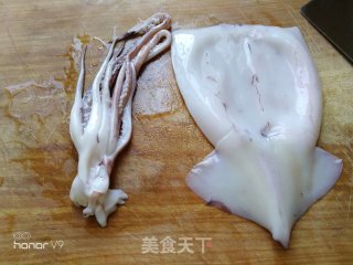 葱爆鱿鱼卷的做法步骤：1