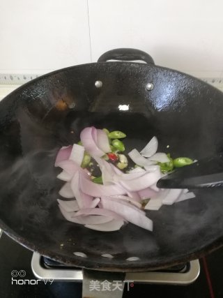 葱爆鱿鱼卷的做法步骤：5